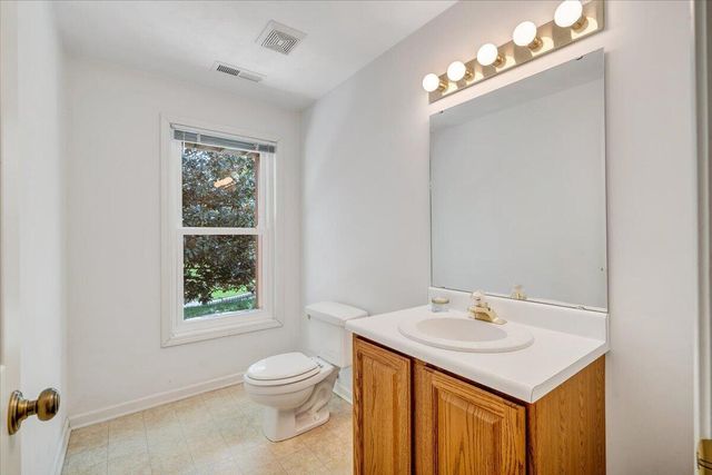 2932 W Club DR, Salem, VA 24153