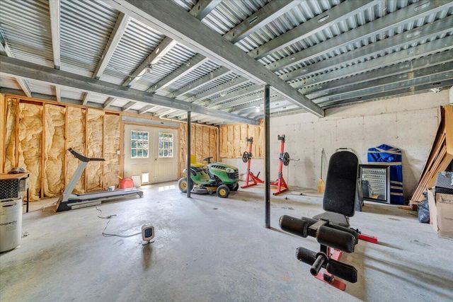 2932 W Club DR, Salem, VA 24153