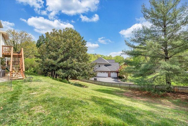 2932 W Club DR, Salem, VA 24153