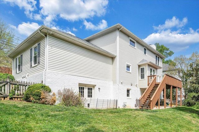 2932 W Club DR, Salem, VA 24153