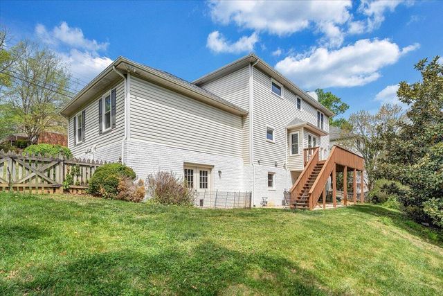 2932 W Club DR, Salem, VA 24153