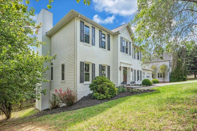 2932 W Club DR, Salem, VA 24153