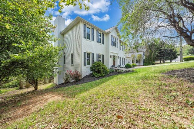 2932 W Club DR, Salem, VA 24153