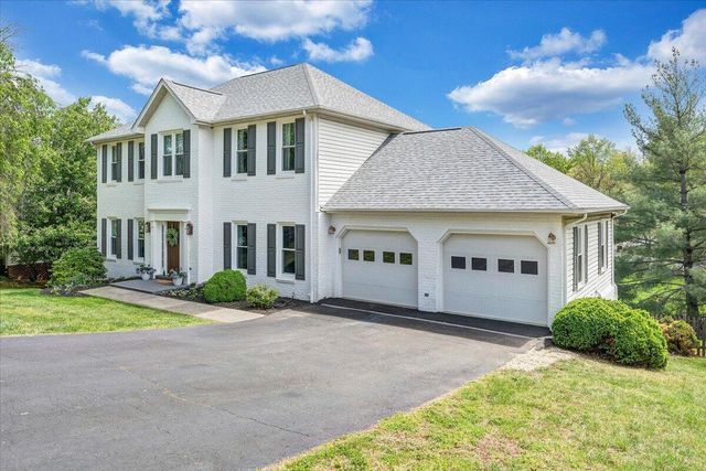 2932 W Club DR, Salem, VA 24153