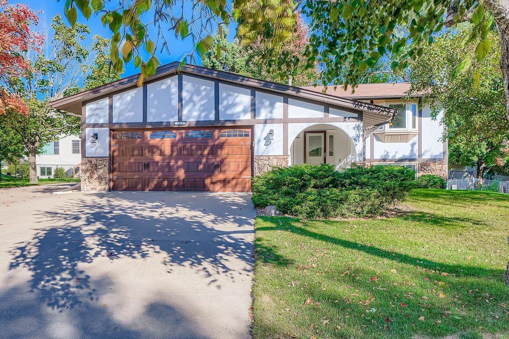 1579 Briardale Road NE, Fridley, MN 55432