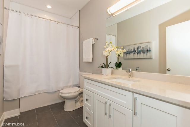 5038 S Saint Lawrence Avenue 1N, Chicago, IL 60615