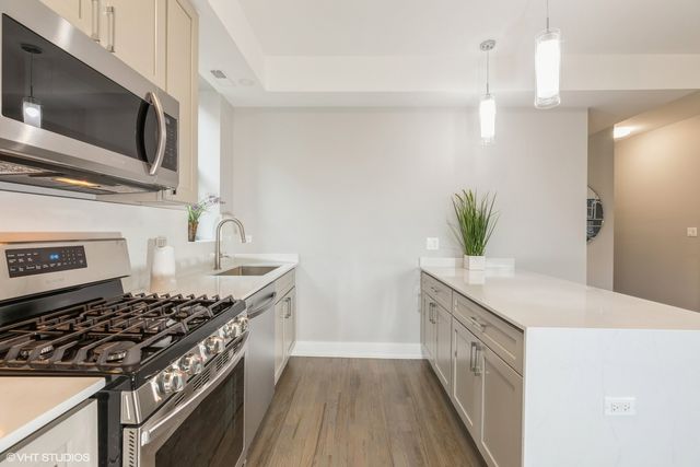 5038 S Saint Lawrence Avenue 1N, Chicago, IL 60615