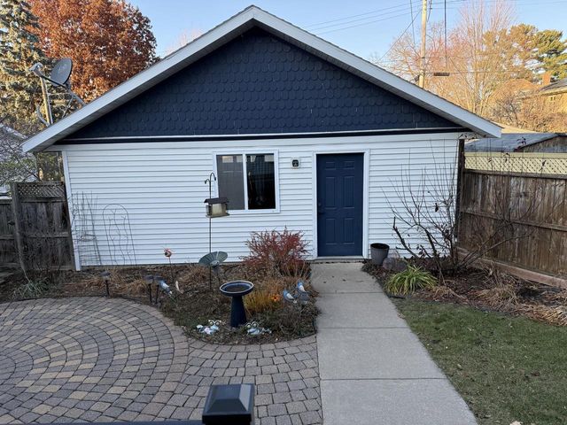 1615 Madison STREET, La Crosse, WI 54601