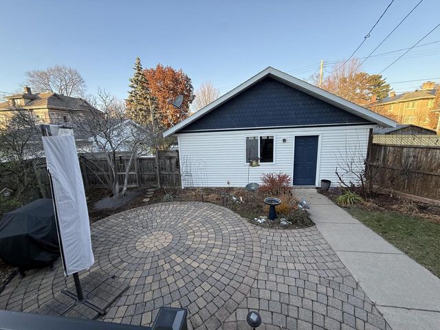 1615 Madison STREET, La Crosse, WI 54601