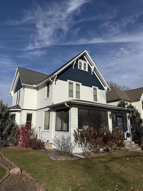 1615 Madison STREET, La Crosse, WI 54601