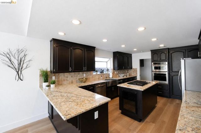 1650 Riverlake Rd, Discovery Bay, CA 94505