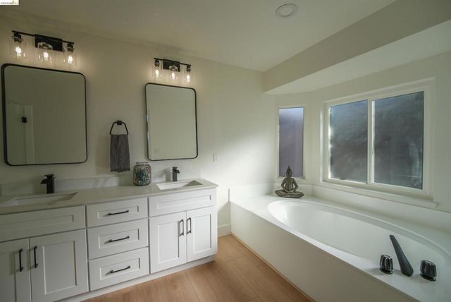 1650 Riverlake Rd, Discovery Bay, CA 94505