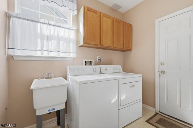 3 Bouwrey Pl, Readington Twp., NJ 08889