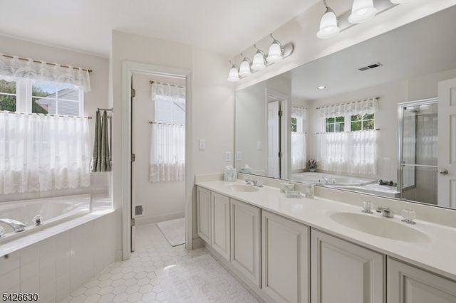 3 Bouwrey Pl, Readington Twp., NJ 08889