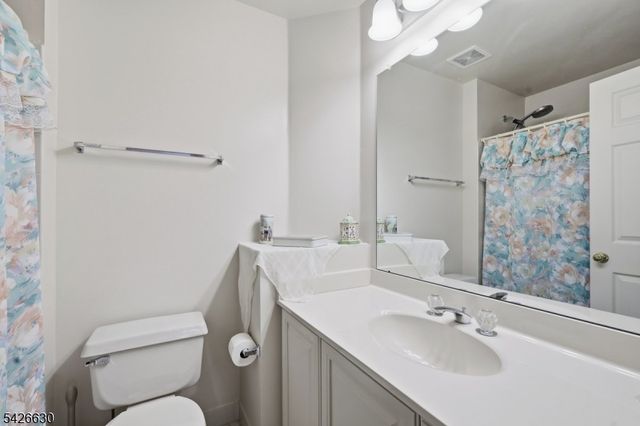 3 Bouwrey Pl, Readington Twp., NJ 08889