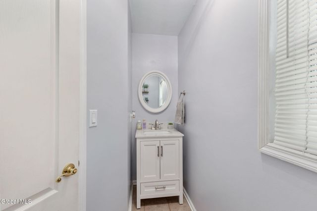 14 Mapleridge Avenue, Halfmoon, NY 12065