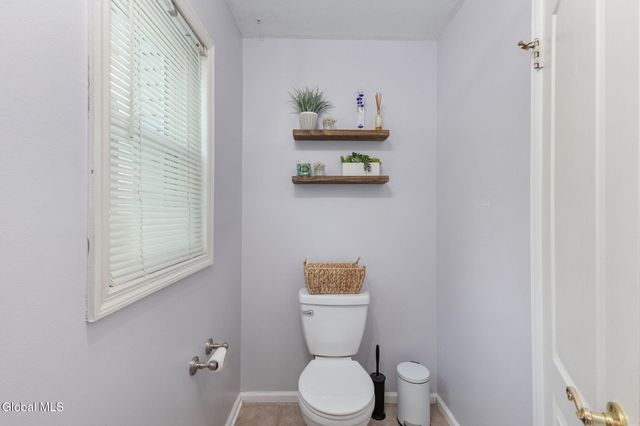 14 Mapleridge Avenue, Halfmoon, NY 12065