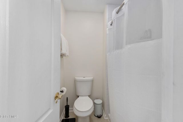 14 Mapleridge Avenue, Halfmoon, NY 12065