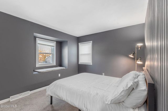 14 Mapleridge Avenue, Halfmoon, NY 12065