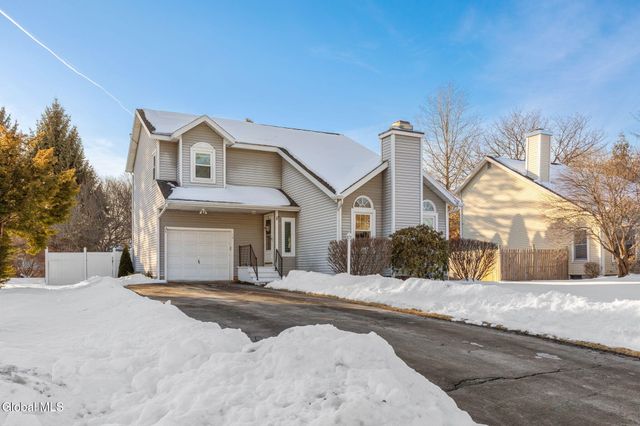 14 Mapleridge Avenue, Halfmoon, NY 12065