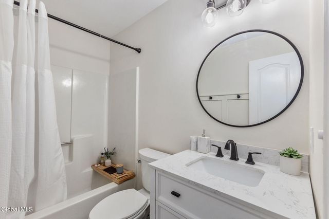 14 Mapleridge Avenue, Halfmoon, NY 12065