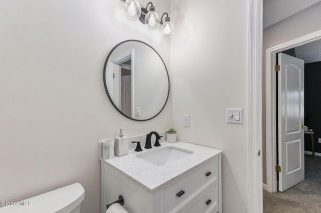 14 Mapleridge Avenue, Halfmoon, NY 12065