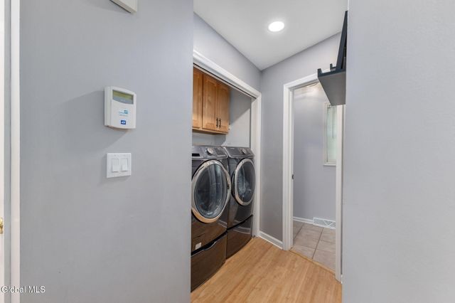 14 Mapleridge Avenue, Halfmoon, NY 12065