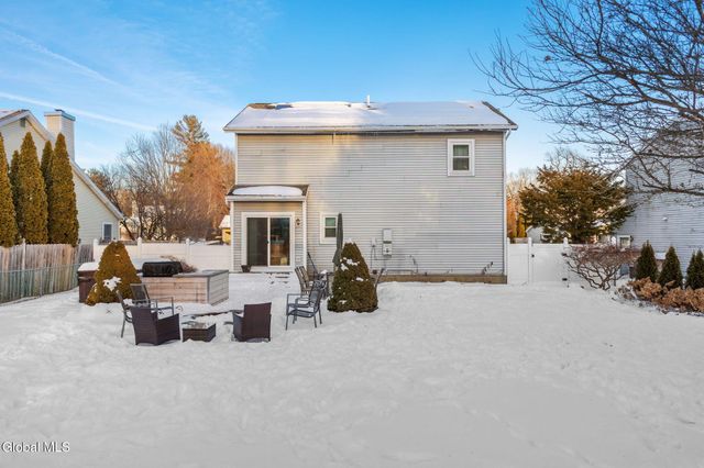 14 Mapleridge Avenue, Halfmoon, NY 12065