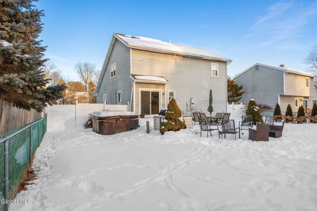 14 Mapleridge Avenue, Halfmoon, NY 12065