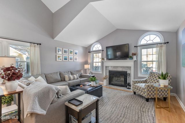 14 Mapleridge Avenue, Halfmoon, NY 12065