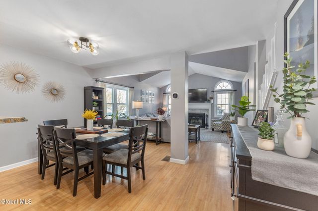 14 Mapleridge Avenue, Halfmoon, NY 12065