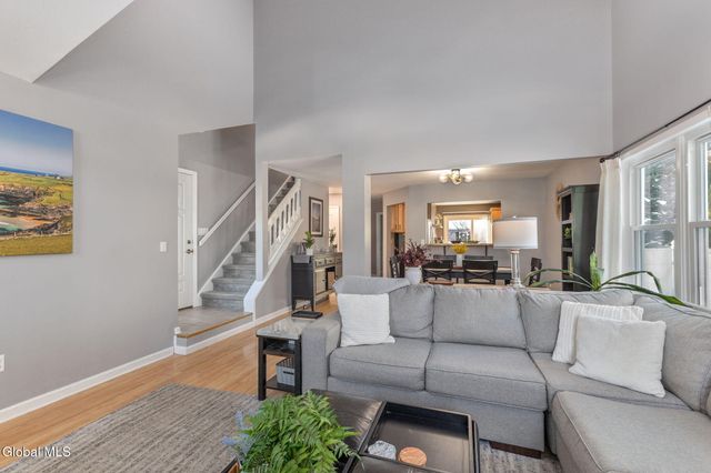 14 Mapleridge Avenue, Halfmoon, NY 12065