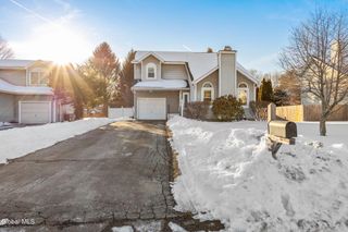 14 Mapleridge Avenue, Halfmoon, NY 12065