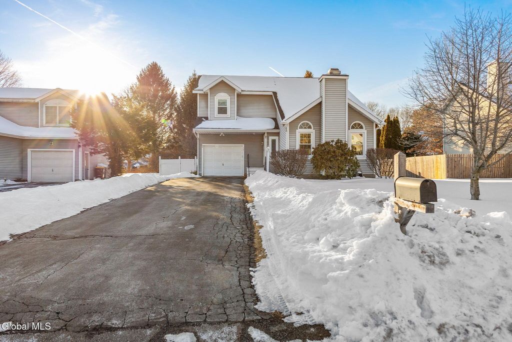 14 Mapleridge Avenue, Halfmoon, NY 12065