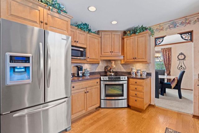 6433 S 121st STREET, Franklin, WI 53132