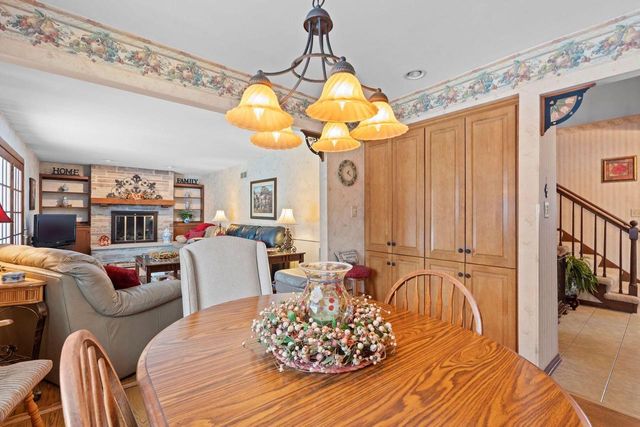 6433 S 121st STREET, Franklin, WI 53132