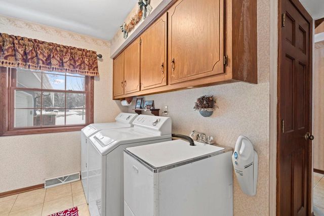 6433 S 121st STREET, Franklin, WI 53132