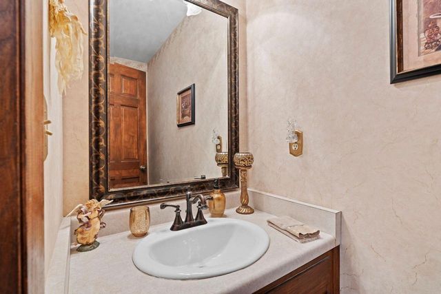 6433 S 121st STREET, Franklin, WI 53132