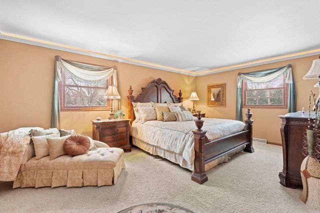 6433 S 121st STREET, Franklin, WI 53132