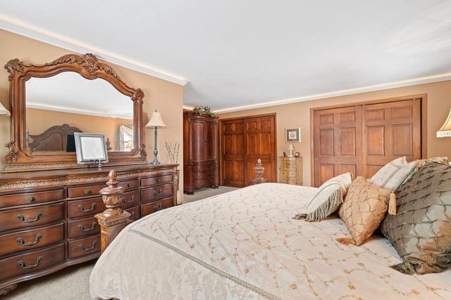 6433 S 121st STREET, Franklin, WI 53132