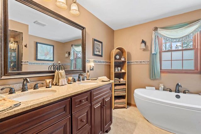 6433 S 121st STREET, Franklin, WI 53132