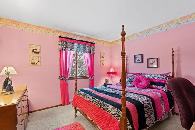 6433 S 121st STREET, Franklin, WI 53132