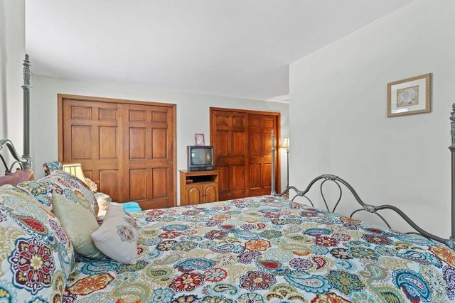 6433 S 121st STREET, Franklin, WI 53132