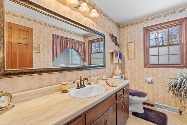 6433 S 121st STREET, Franklin, WI 53132