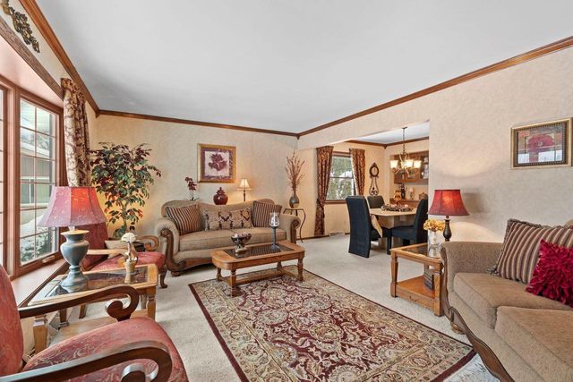 6433 S 121st STREET, Franklin, WI 53132