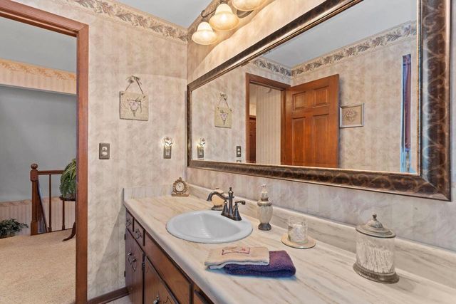 6433 S 121st STREET, Franklin, WI 53132