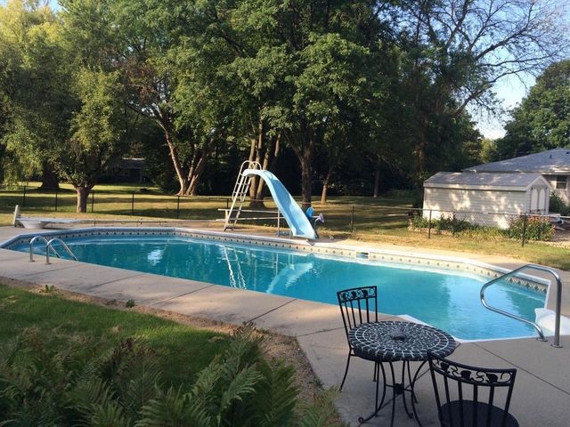 6433 S 121st STREET, Franklin, WI 53132