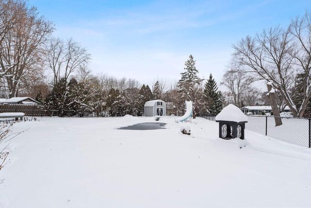 6433 S 121st STREET, Franklin, WI 53132