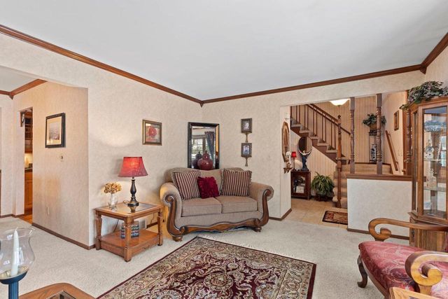 6433 S 121st STREET, Franklin, WI 53132