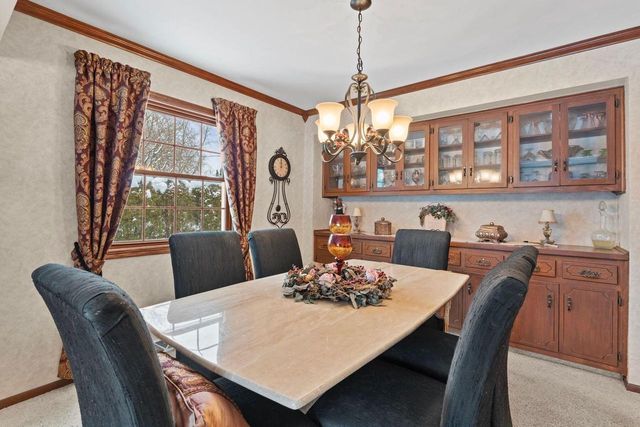 6433 S 121st STREET, Franklin, WI 53132